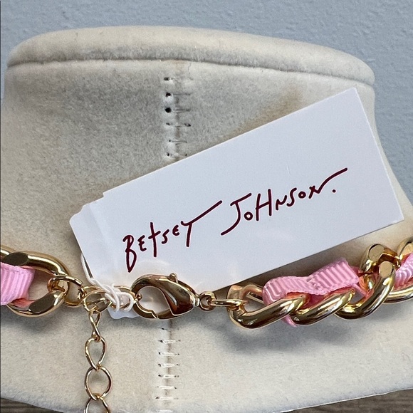 Betsey Johnson | Pink Ribbon & XOXO Necklace 💖 - Picture 3 of 10